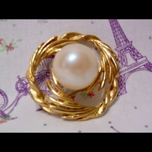Vintage 60’s Pell “Pearl” Brooch